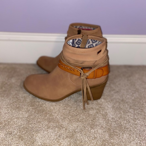 Stylish Booties - Picture 2 of 2